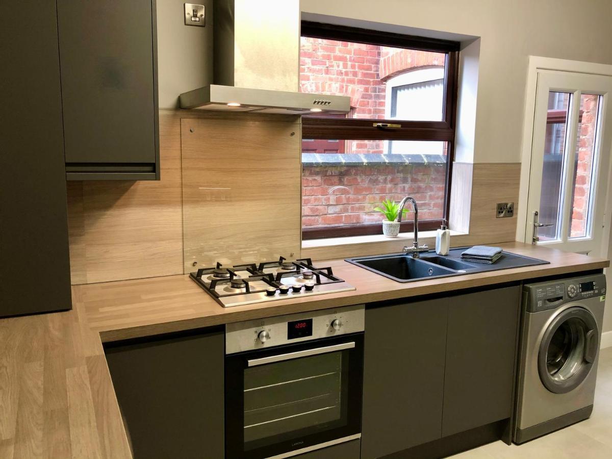 Villa Executive Or Large Family 5-Bed House - Hosted By Hutch Lifestyle à Coventry Extérieur photo