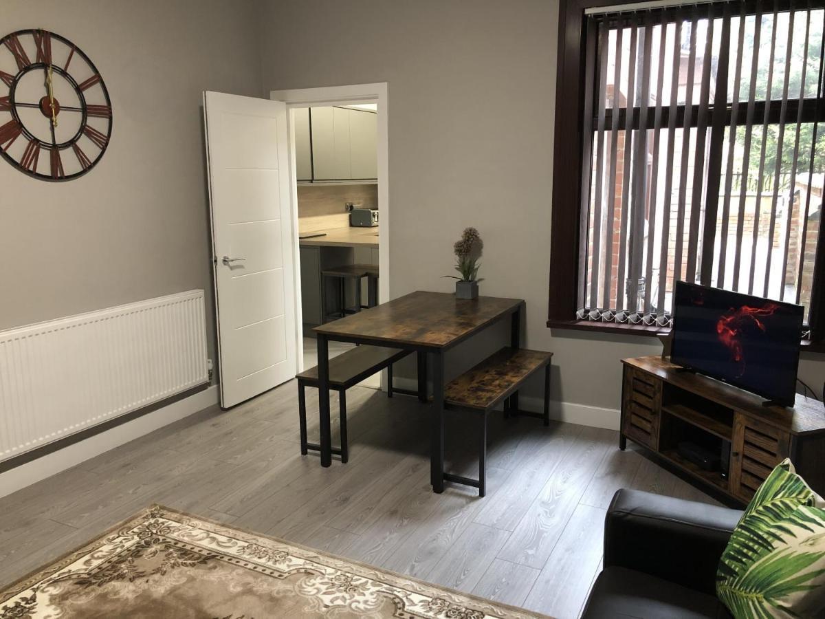 Villa Executive Or Large Family 5-Bed House - Hosted By Hutch Lifestyle à Coventry Extérieur photo