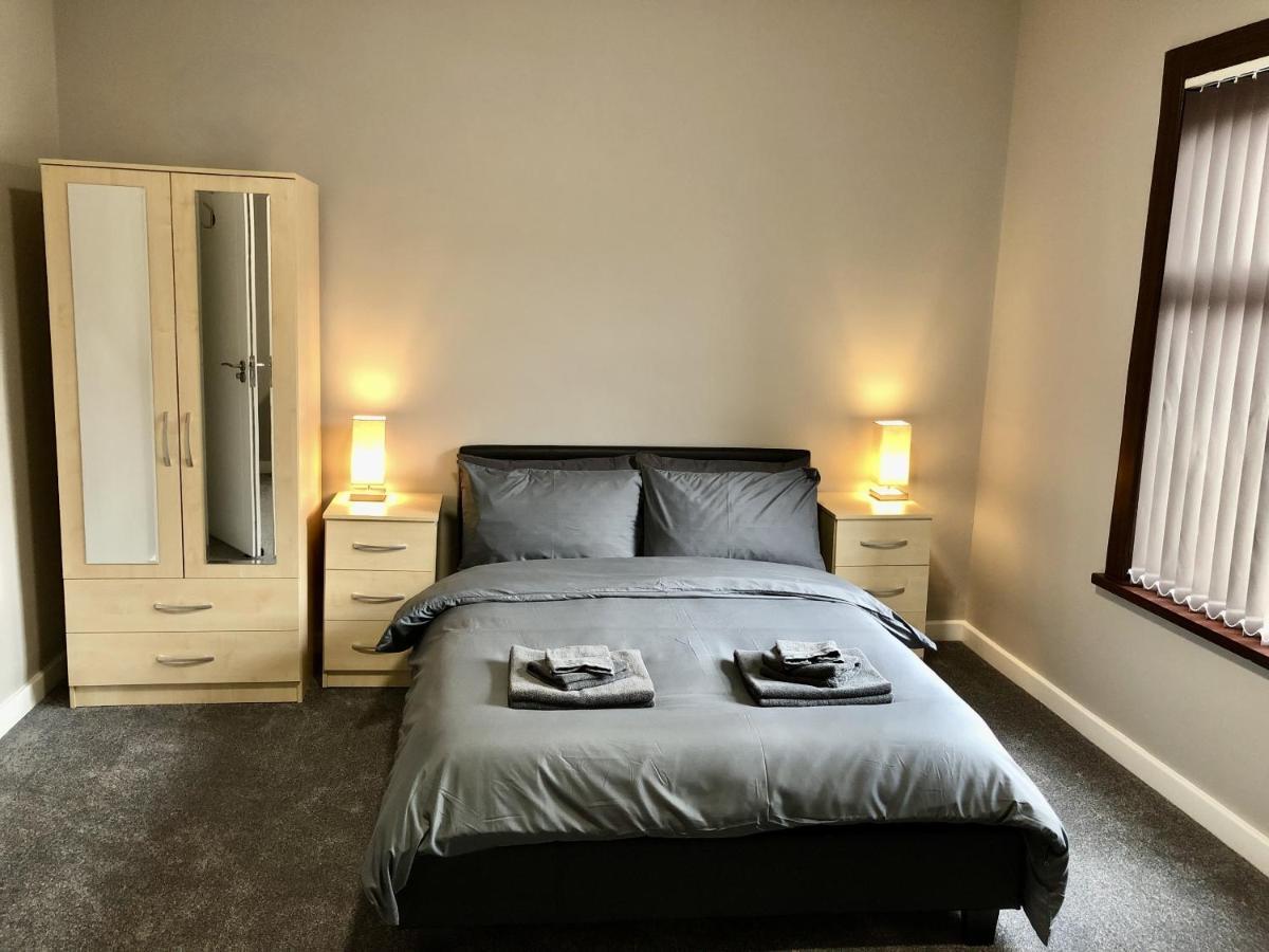 Villa Executive Or Large Family 5-Bed House - Hosted By Hutch Lifestyle à Coventry Extérieur photo