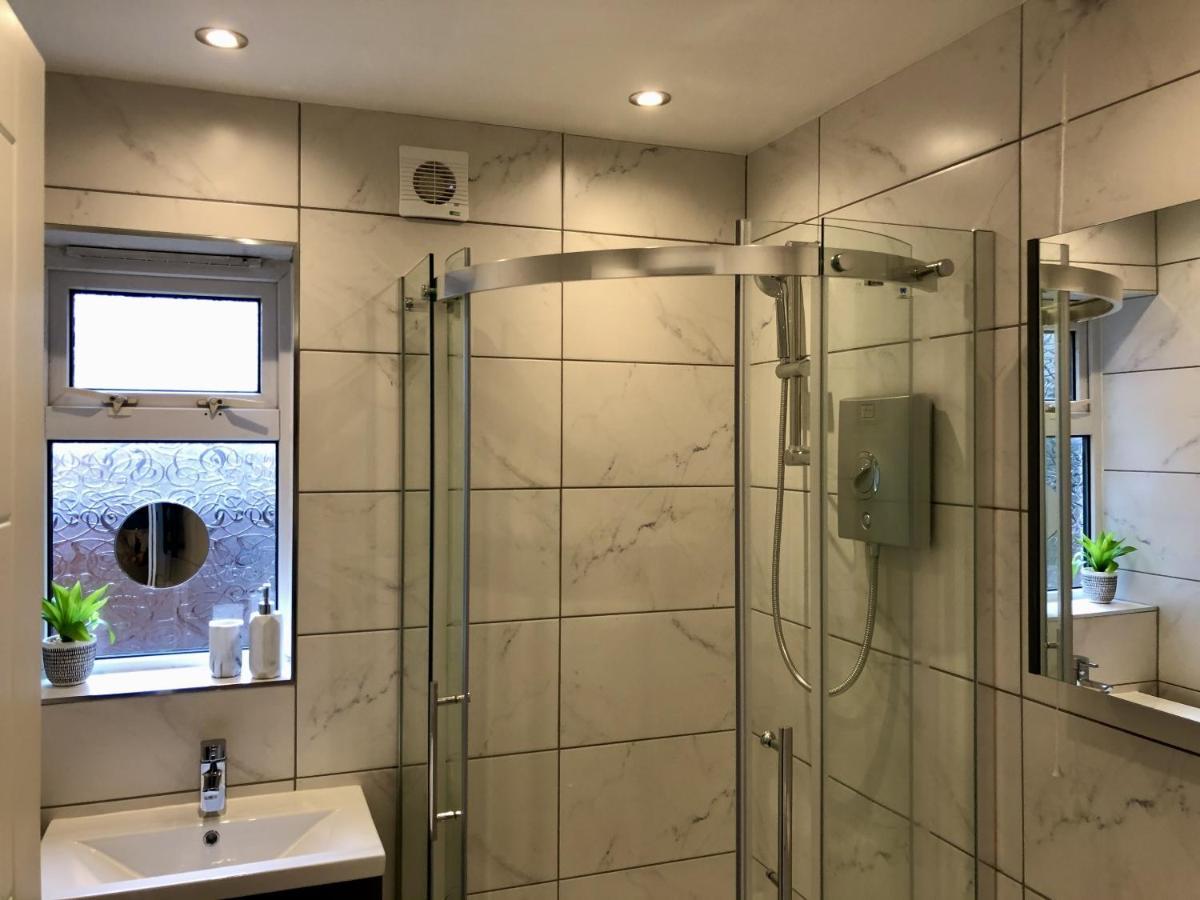 Villa Executive Or Large Family 5-Bed House - Hosted By Hutch Lifestyle à Coventry Extérieur photo